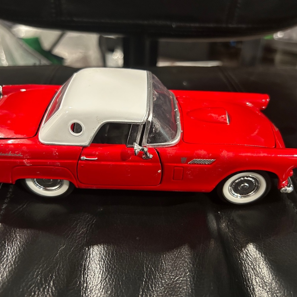 1955 Thunderbird Classic Red and White 1/24